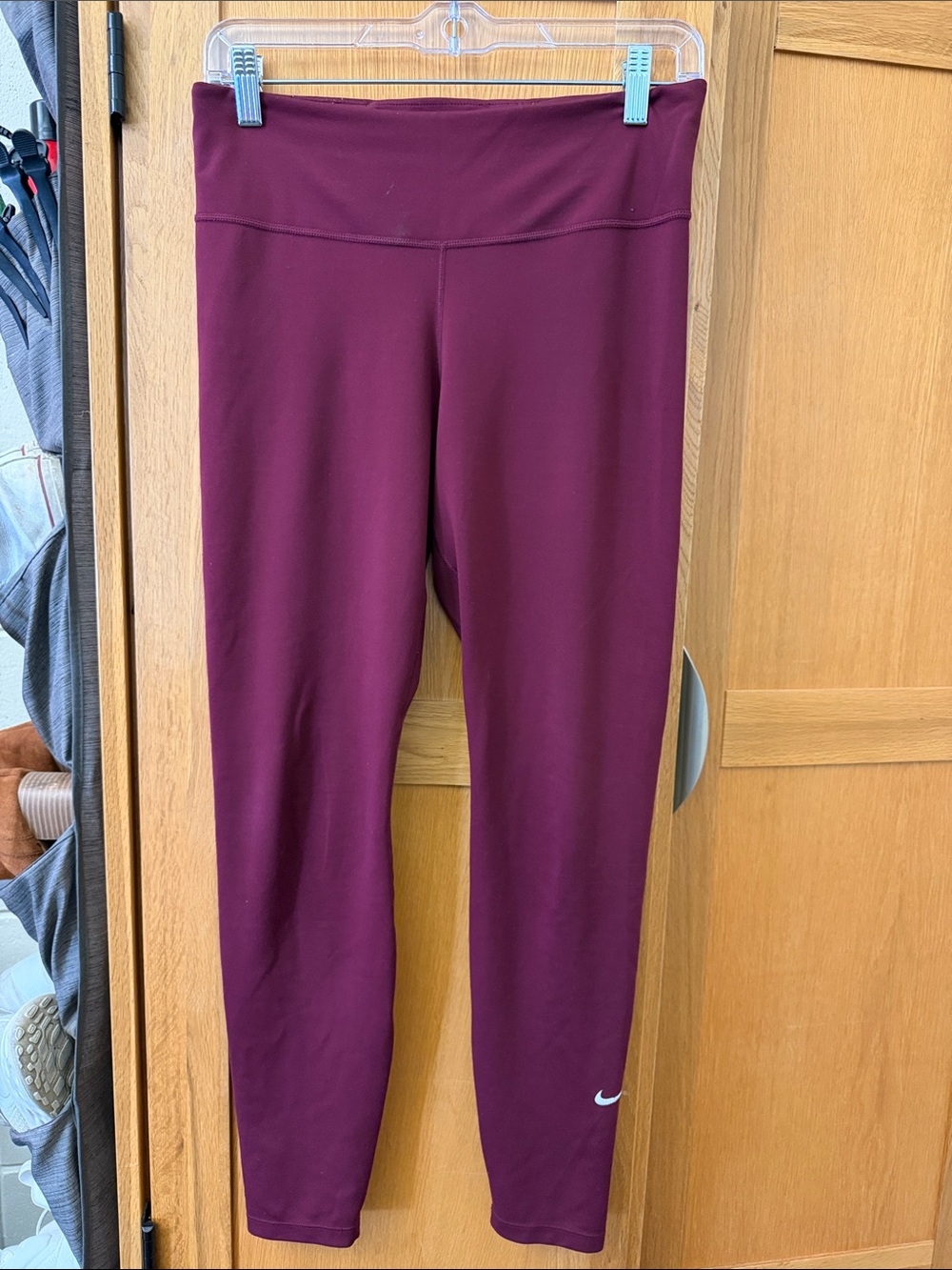 Nike maroon leggings